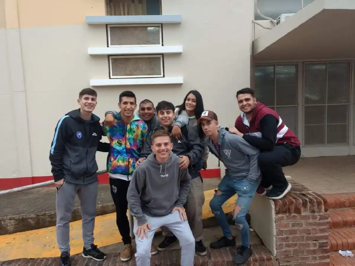Estudiantes secundarios se anotaron como voluntarios la crisis por el coronavirus                    