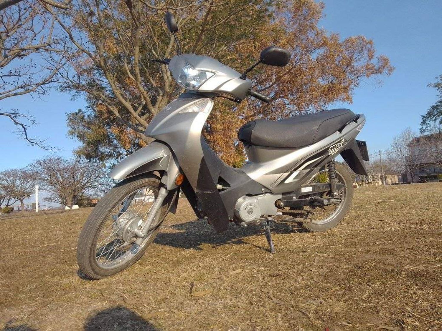 La moto robada a la joven afuera de la sede de La Diginidad.
