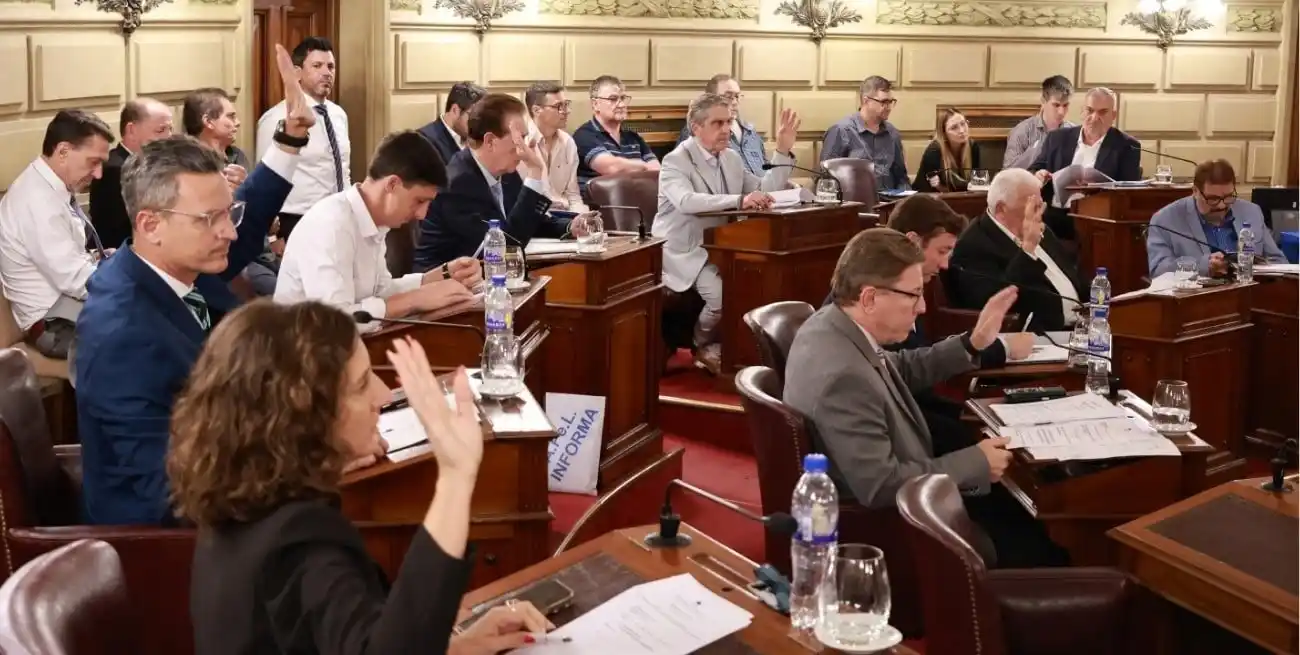 Los senadores santafesinos aprobaron por unanimidad la reforma tributaria pedida por Pullaro.