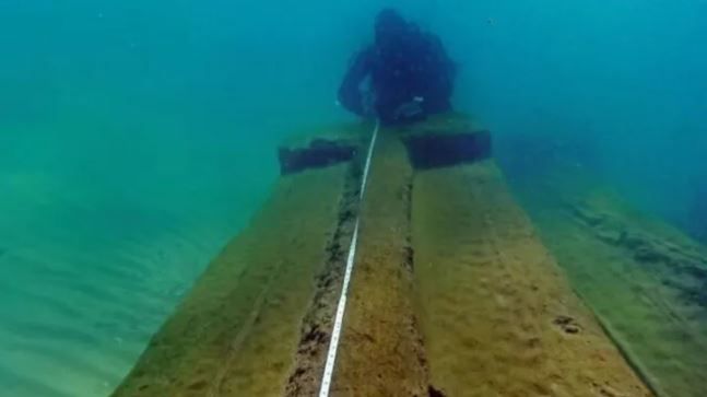 Nadó a 200 metros de la costa y encontró un tesoro de la época romana
