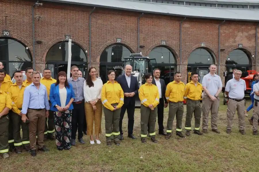 Perotti y autoridades presentes