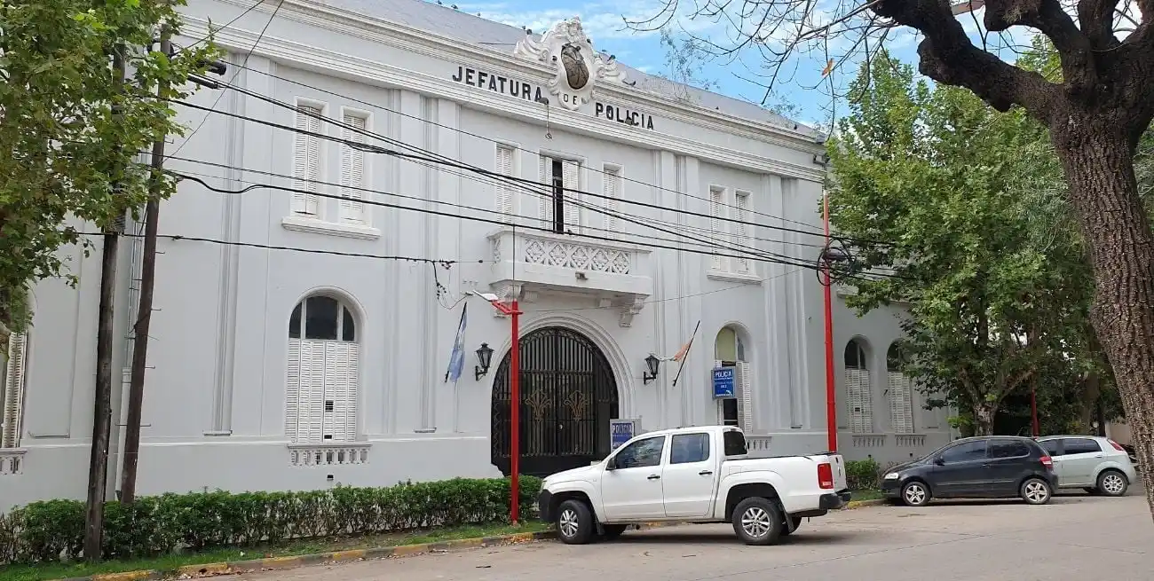 Cuatro individuos ataron a una familia y le sustrajeron sus pertenencias.