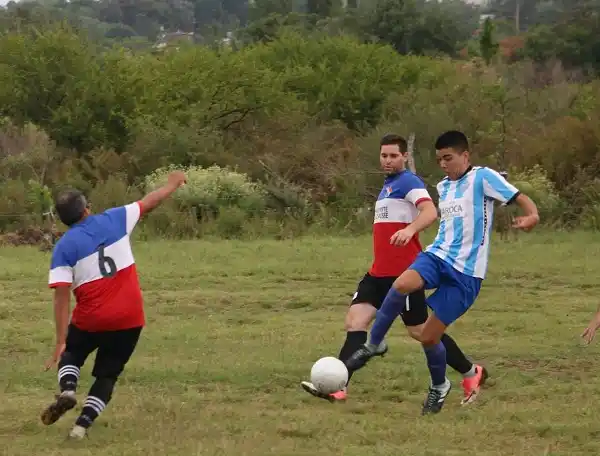 Atlético Sur goleó a Primero de Mayo en la fecha inicial de AFAG