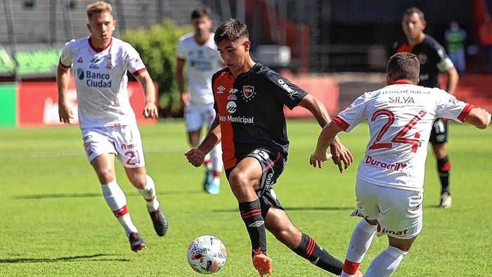 Newell�"s no lo pudo sostener y empató ante Huracán, en Rosario