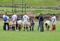 Histórico partido de rugby entre "Los Mirmidones", equipo del penal de Barker, y Uncas