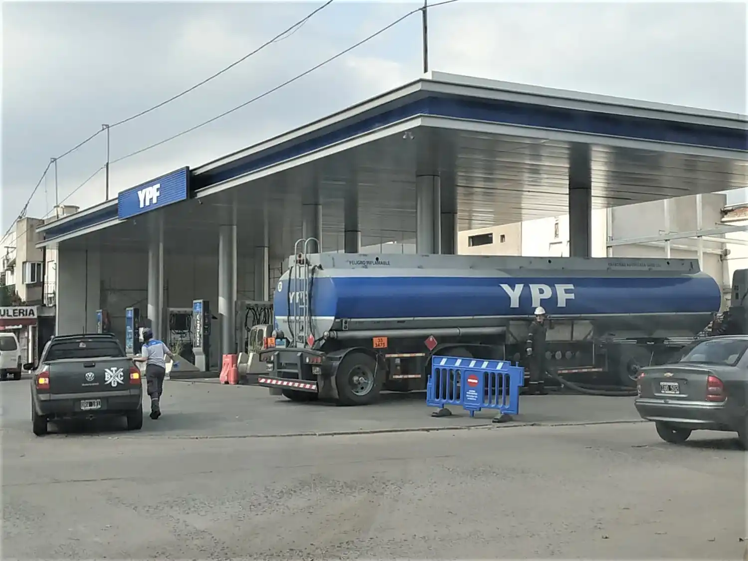 Fue dado de alta el bombero que cayó de una escalera durante un siniestro en calle Belgrano y Escribano