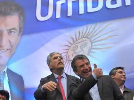 Con el apoyo de ministros y gremios, Urribarri lanzó su precandidatura 