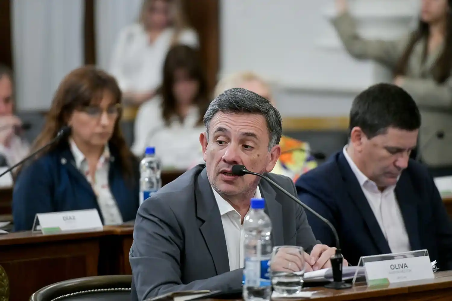 Oliva manifestó su preocupación sobre resolución del CGE y requisas a docentes