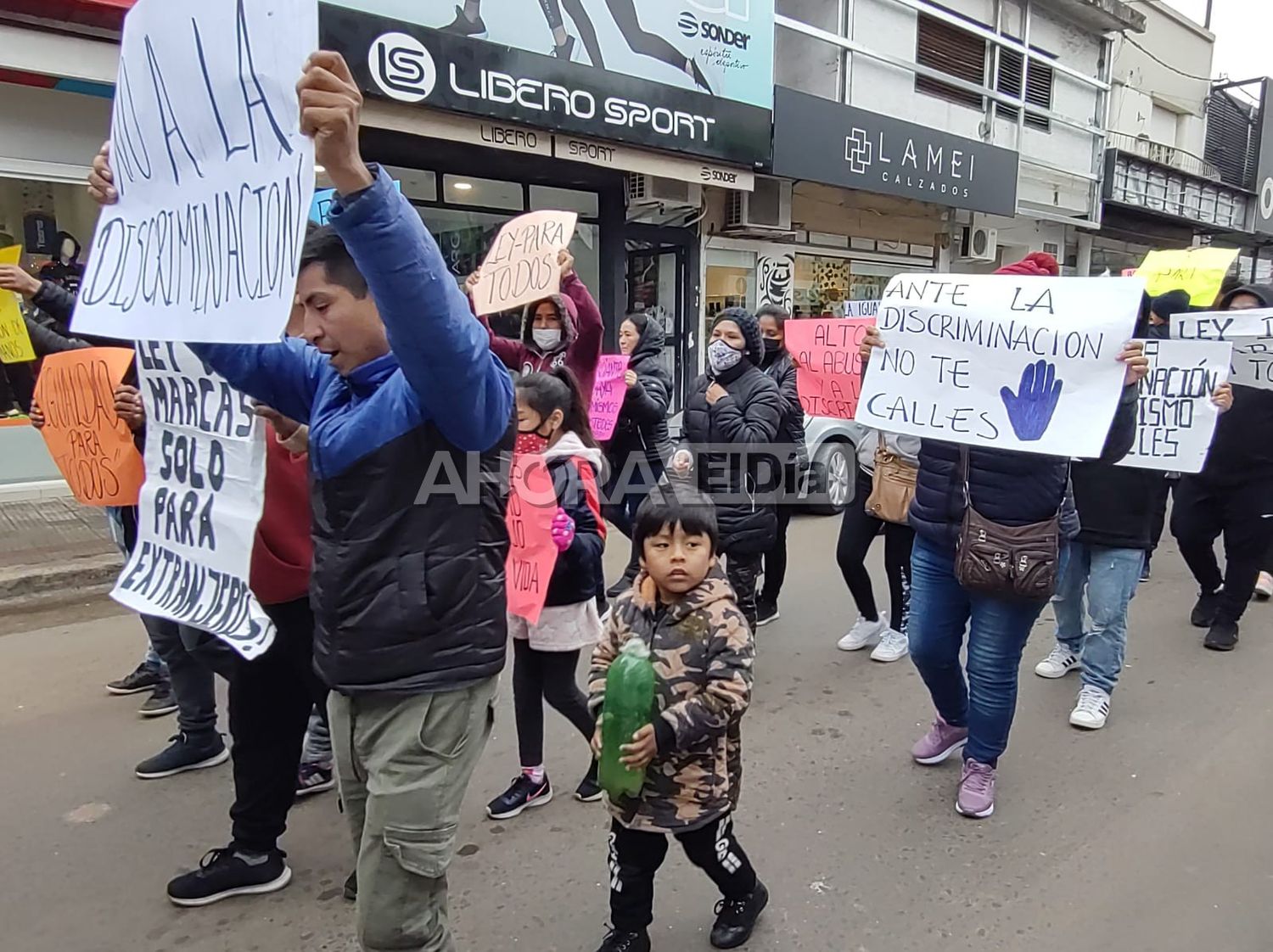 "Nos denuncian porque somos bolivianos, trabajamos un poco más y no abusamos a la gente con los precios"