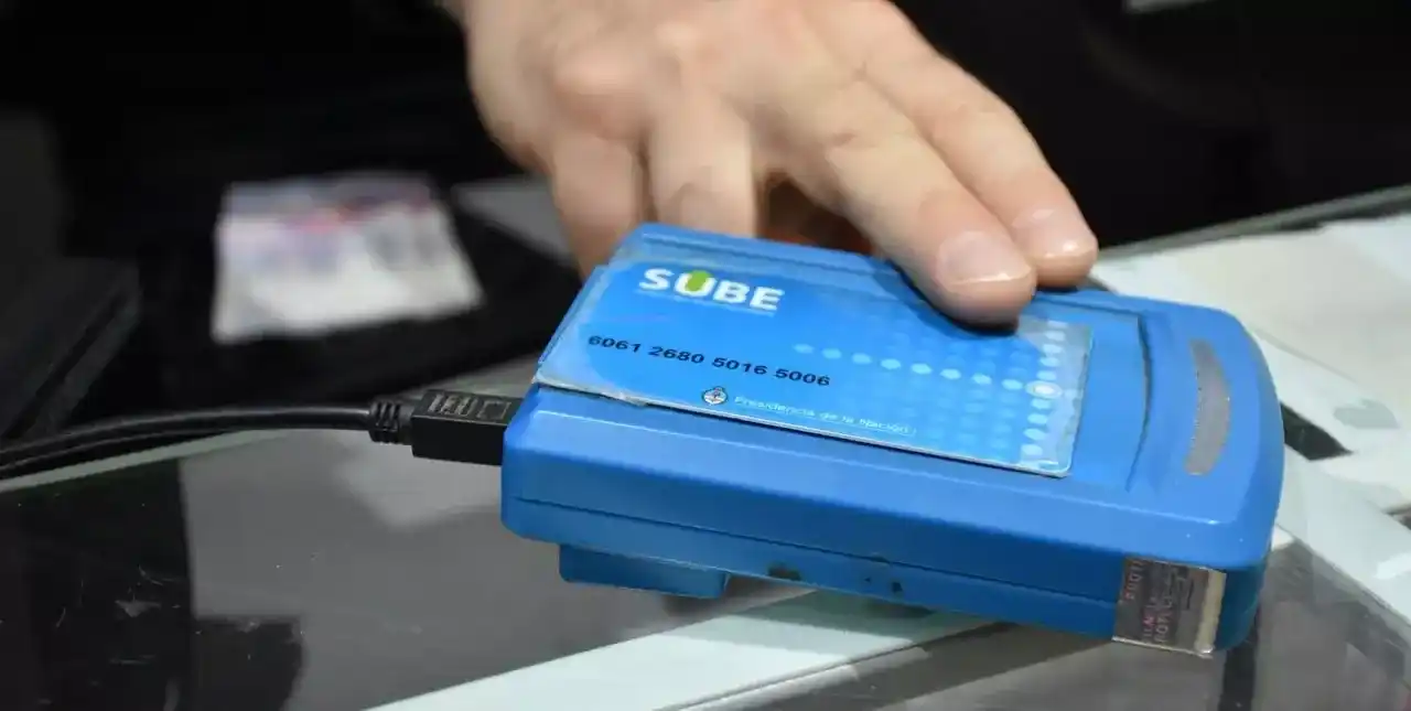 Para activar este beneficio, se deberá acercar a una terminal automática SUBE o con la app Carga SUBE. Crédito: Flavio Raina.
