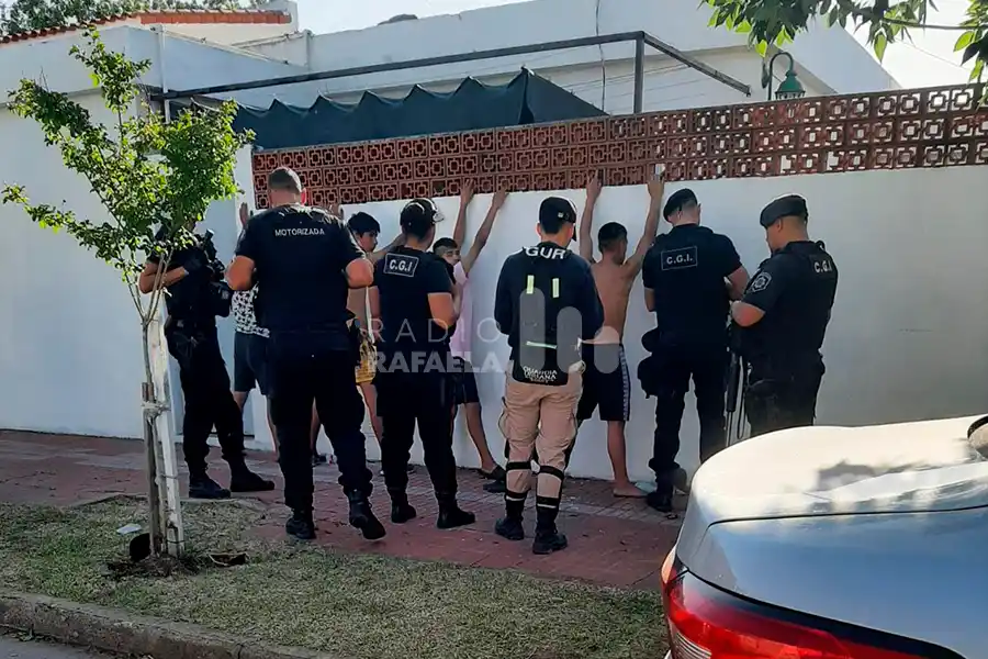 Cuatro rafaelinos intentaron robar a plena luz del día y terminaron todos detenidos gracias a una vecina