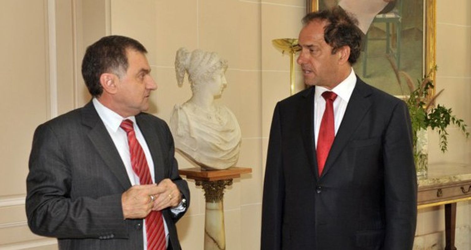 Scioli y Pereyra encabezan reunión de la FAM