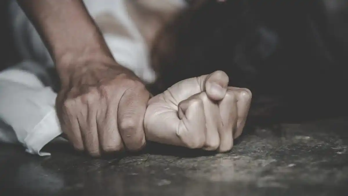 DEPRAVADO abusó de la suegra de 66 años