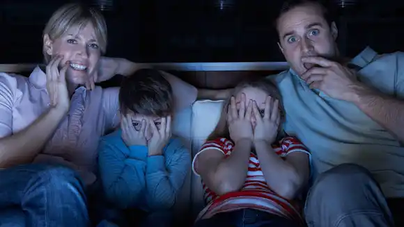 Por qué nos atraen las películas de terror: el miedo como forma de control