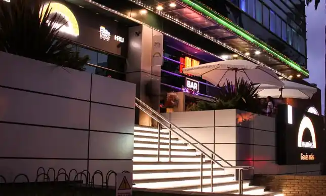 Roban un casino en Montevideo disfrazados de ancianas