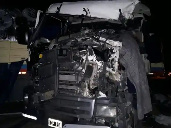 Choque fatal de camiones en la ruta 33