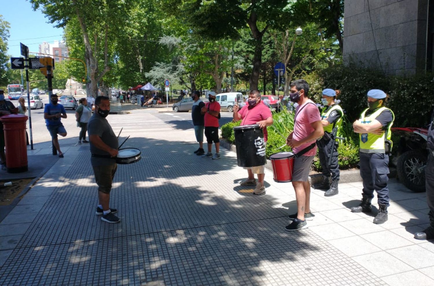 El SOIP se manifestó frente al Municipio para pedir mercadería