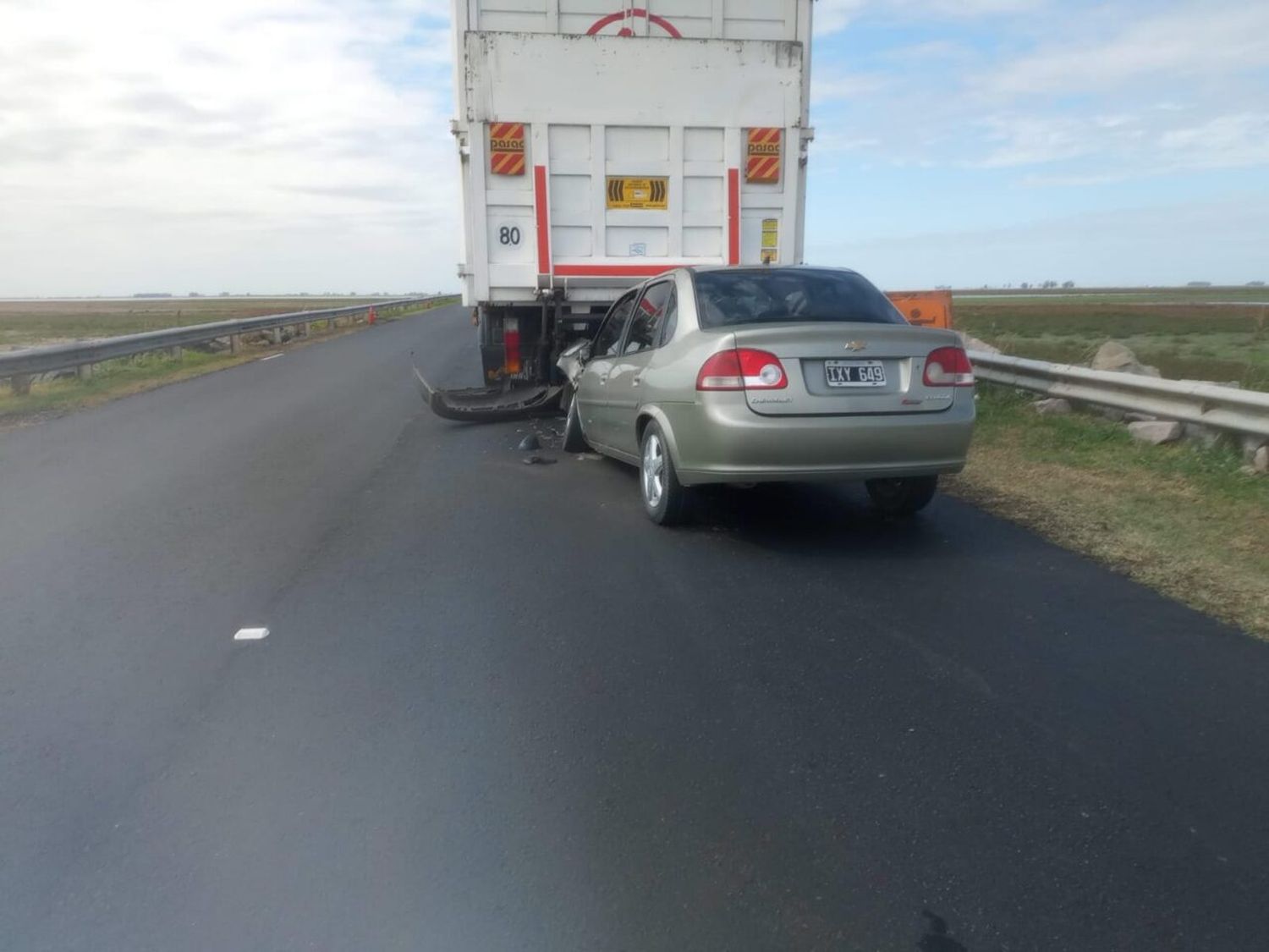 Aarón Castellanos: accidente entre camión y auto sobre ruta 7