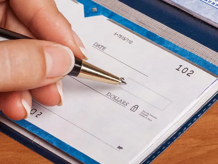 Se modera la cantidad de cheques rechazados por falta de fondos, pero duplica el nivel de hace un año
