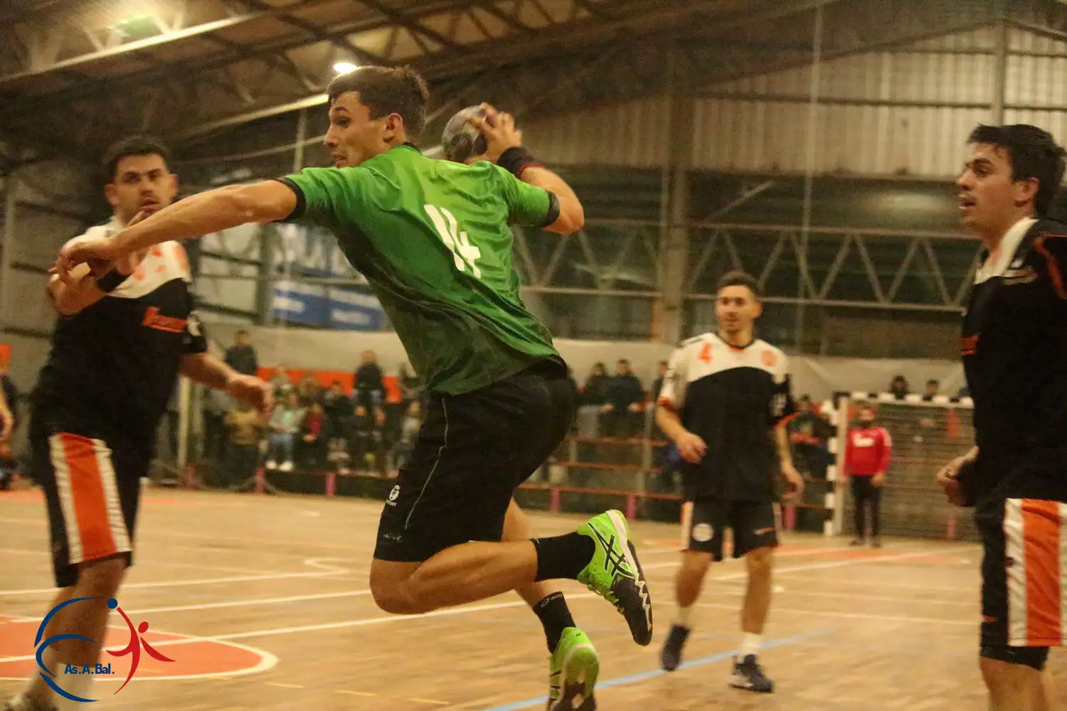 Maly integra el plantel de Asabal