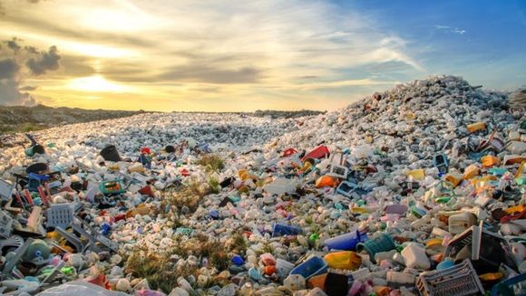 Alerta global: un informe advierte que la contaminación plástica ya es una emergencia sanitaria