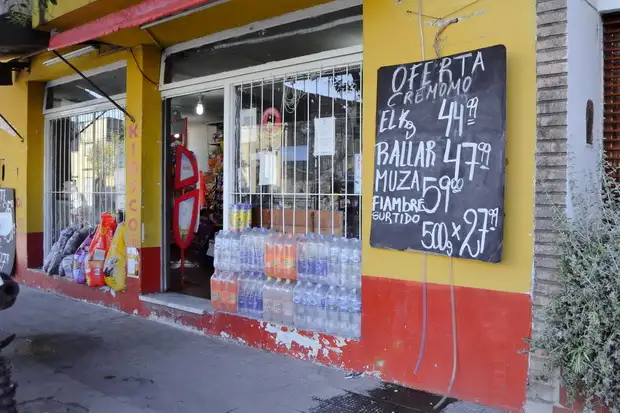 Entraron a robar a una despensa y se llevaron espuma de carnaval