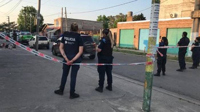 Motín en una comisaría en Florencio Varela: al menos 45 presos tienen a un policía de rehén