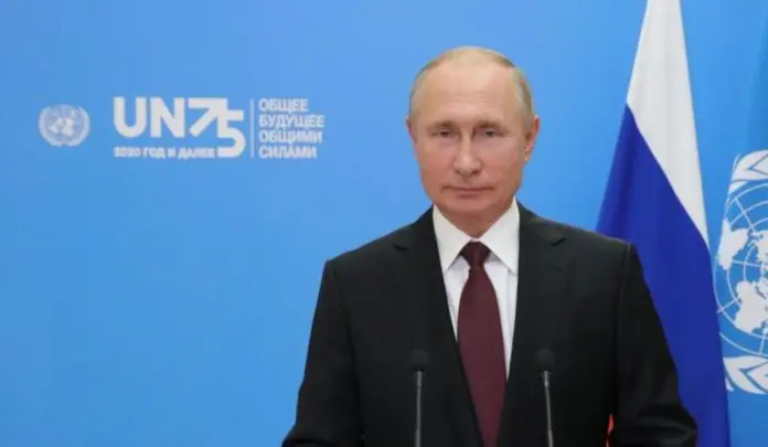 Putin pide iniciar la vacunación “a gran escala” en Rusia la semana próxima