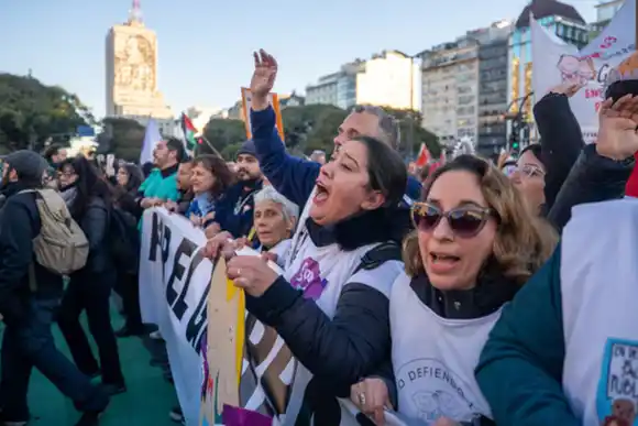 El Gobierno respondió a la movilización de trabajadores del Garraham: “Vinimos a arreglar un sistema destruido”