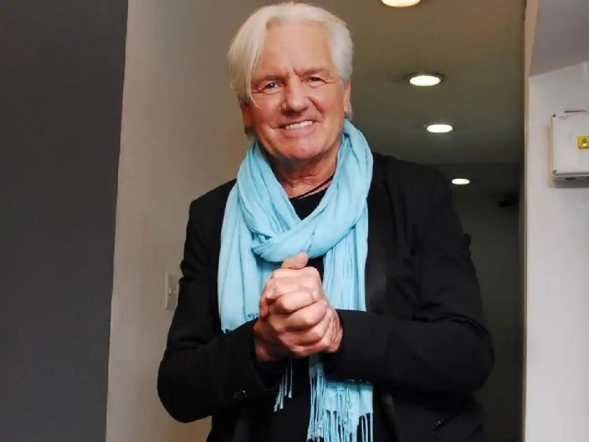 El hijo de Sergio Denis pidió que "dejen de tirar humo" sobre la salud del artista