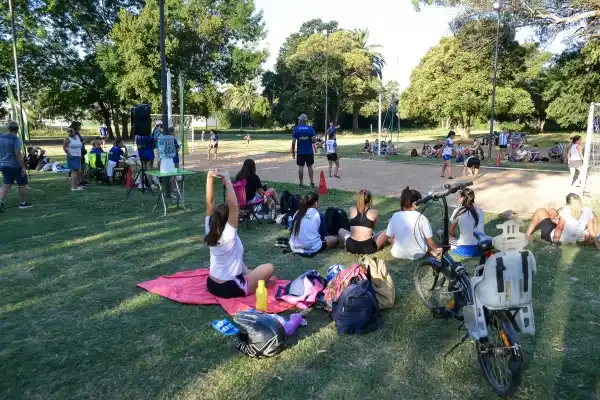 Torneo de Fútbol Playa Infantil en la cancha de arena del Parque del V Centenario