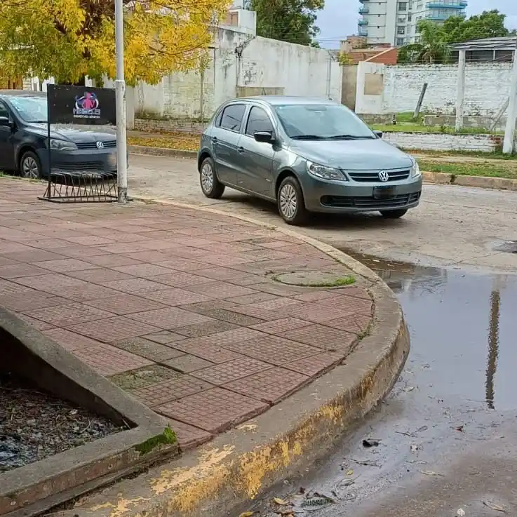 El reclamo de un vecino: "Estacionan como quieren"