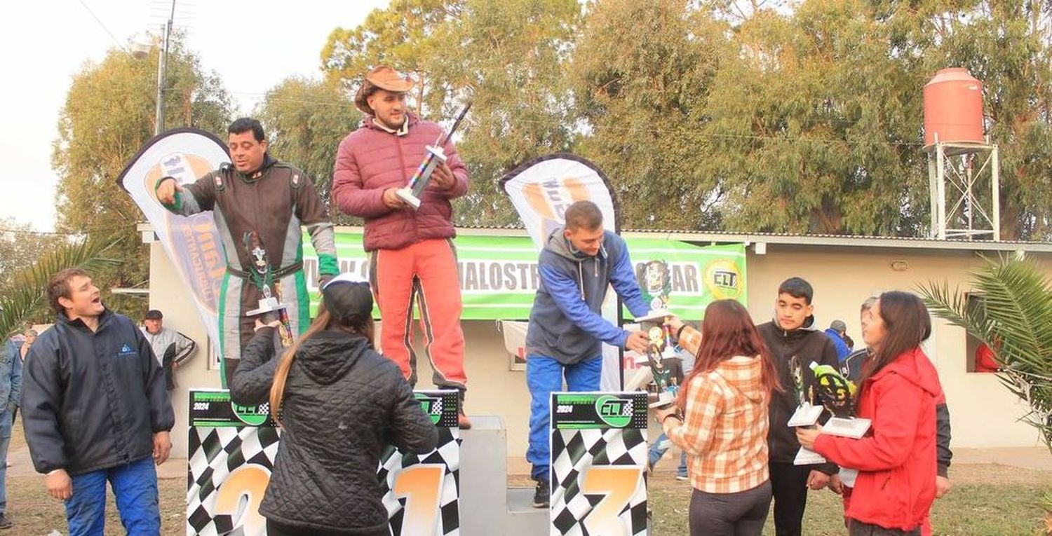 Los pilotos se subieron al podio el domingo en el Parque Autódromo Municipal de San Jerónimo Norte.