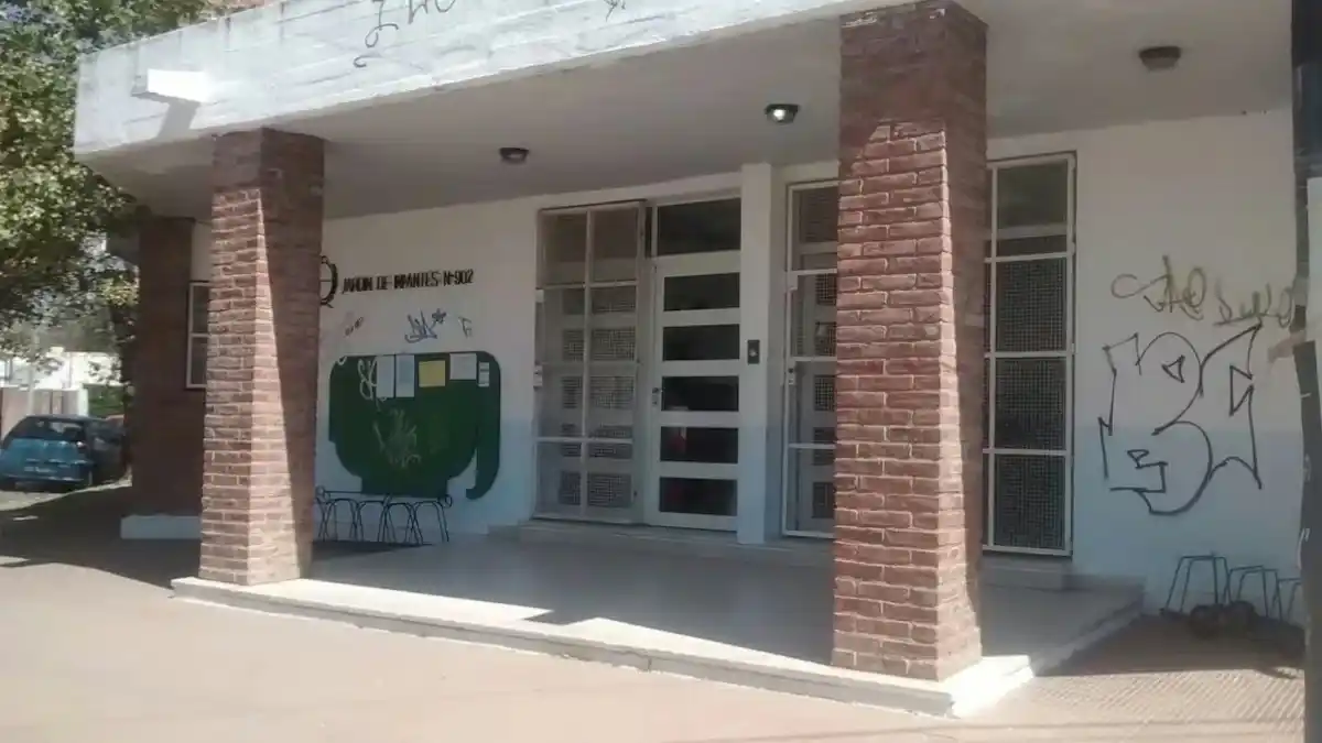 Escándalo en el chat de mamis: denunciaron a una por quedarse con la plata de las camperas de egresados