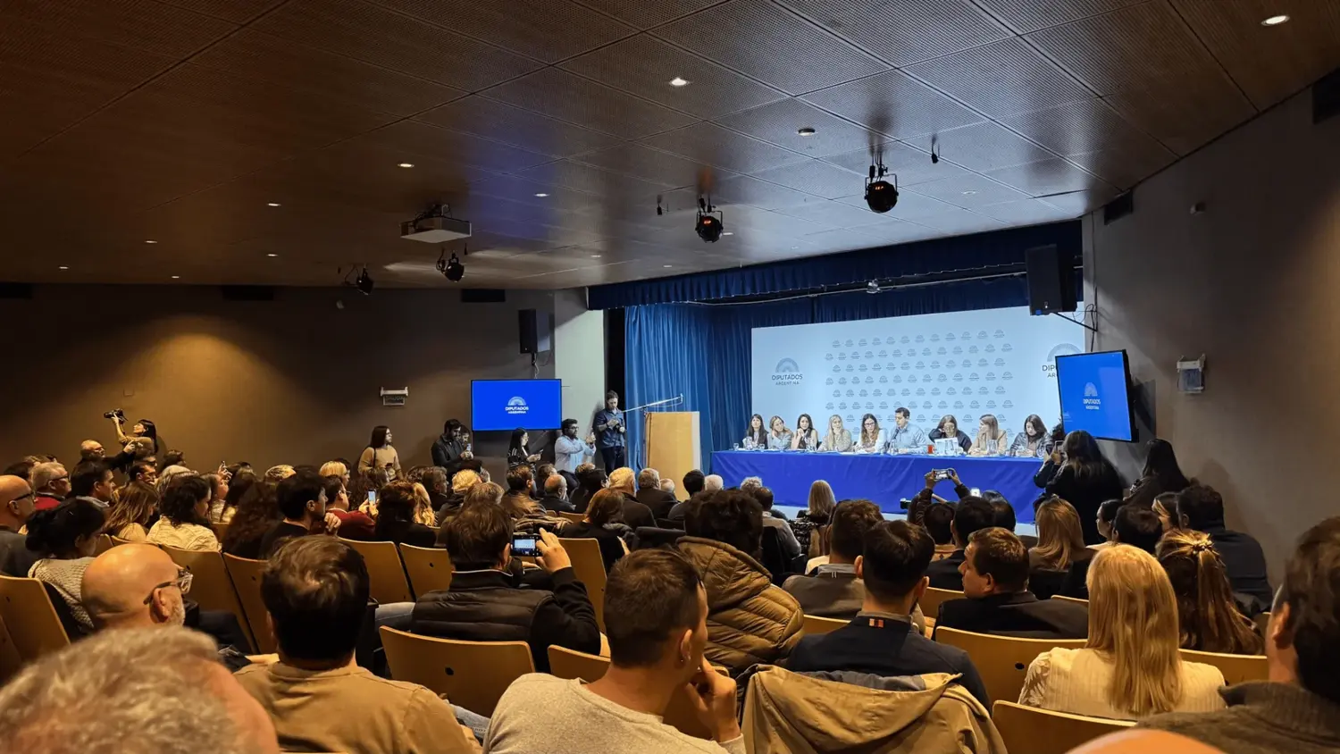 Reunión en el Congreso por Zona Fría