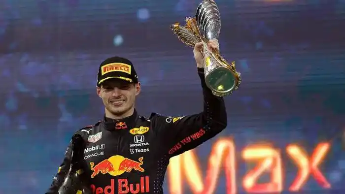 Max Verstappen se consagró campeón en un final apasionante