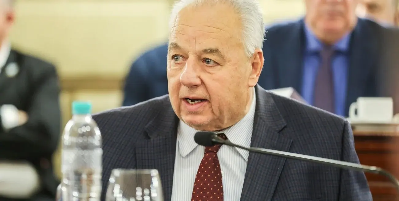 Increíble: le robaron el celular ministro de la Corte Suprema de Justicia de Santa Fe mientras estaba tomando un helado