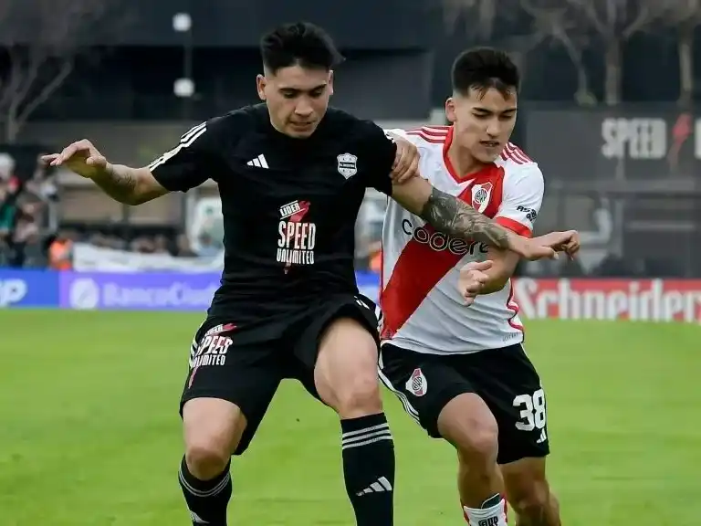 Riestra y River chocarán a partir de las 16