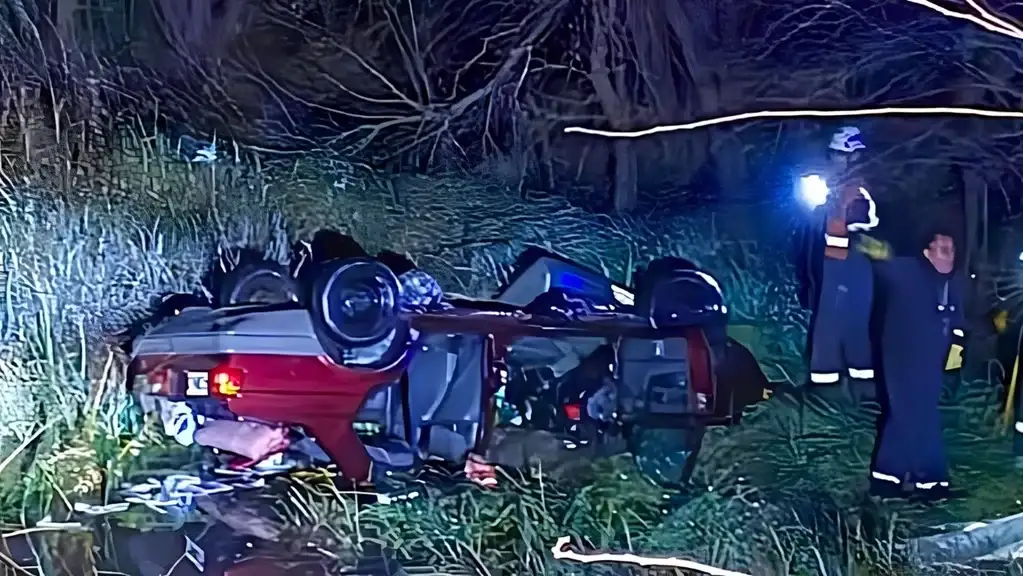 Una familia perdió a tres de sus integrantes tras caer a un arroyo sobre la Ruta 9.