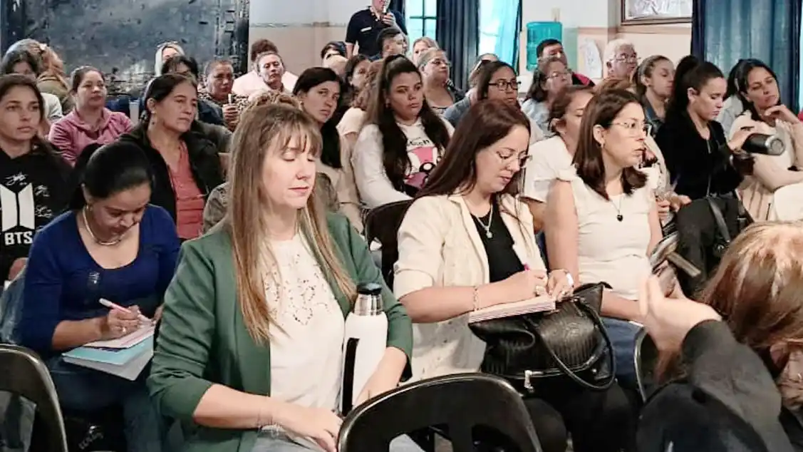 Trabajadores de diferentes establecimientos sanitarios del departamento La Paz se capacitan en bioseguridad e higiene