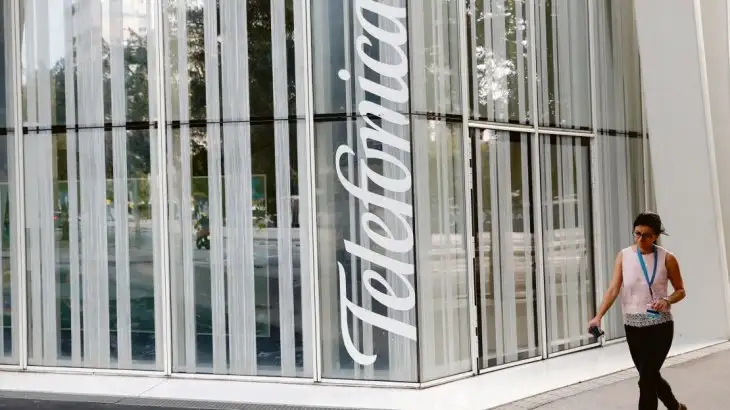 Telefónica avanza en la reducción de deudas: vendió 11 data centers