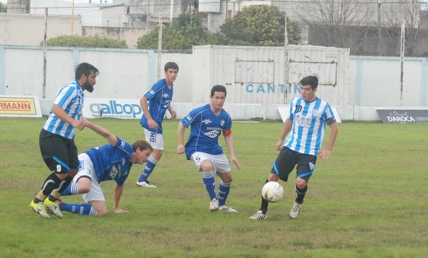 Juventud Unida quiere trepar a la punta