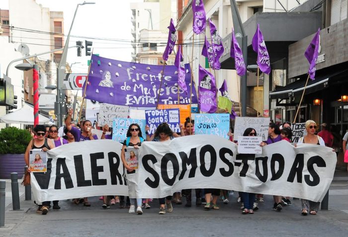 Bajo el lema “Valeria somos todas” marcharon por Justicia por la mujer quemada