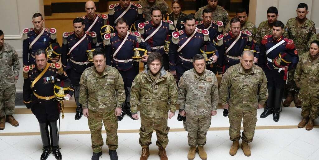 Milei encabezó un almuerzo por San Martín junto a los granaderos. Crédito: @OPRArgentina