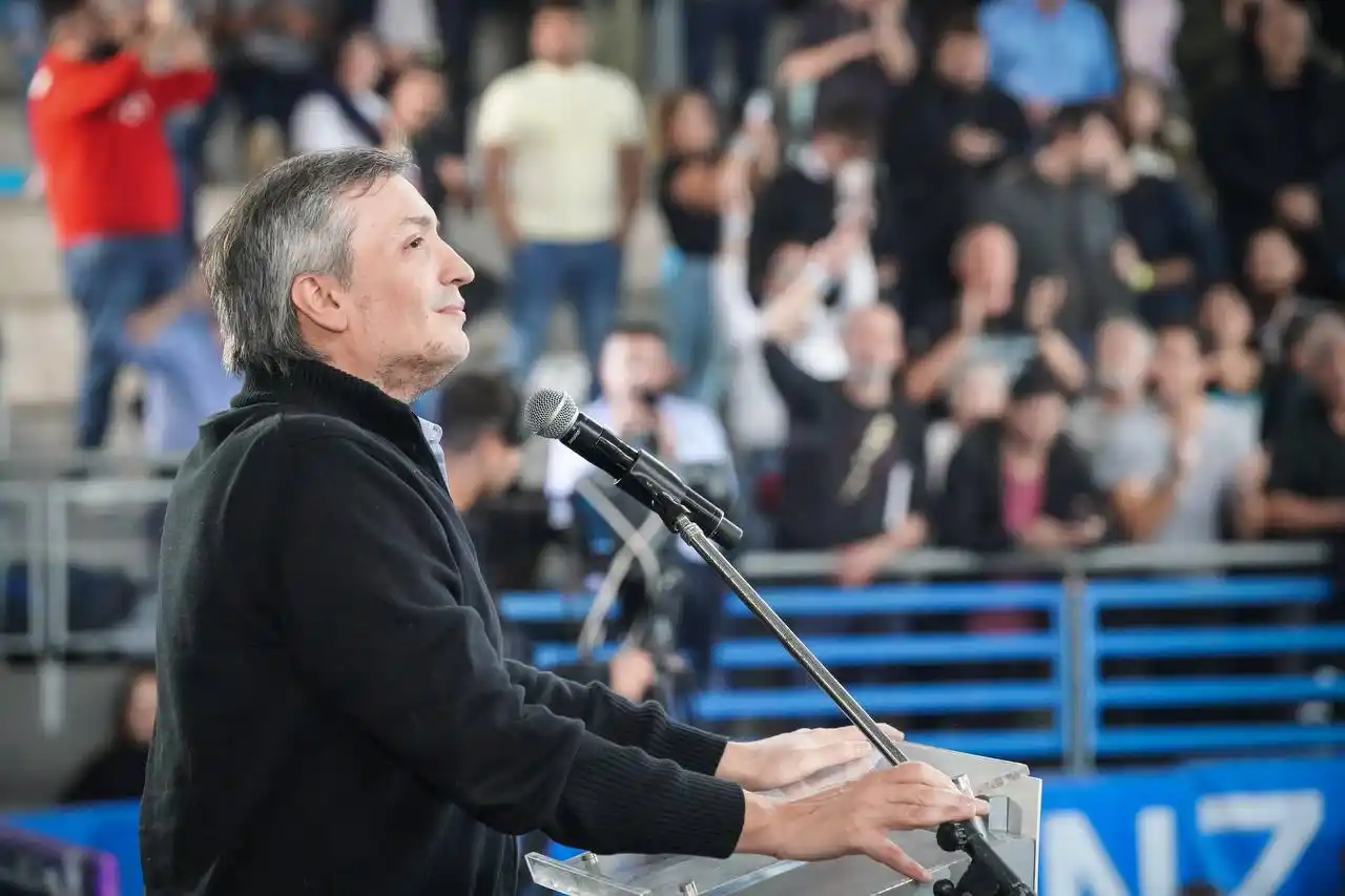 Máximo Kirchner en el congreso del PJ en La Matanza: "Hay que ocuparse de la gente y no ver quién la tiene más larga"