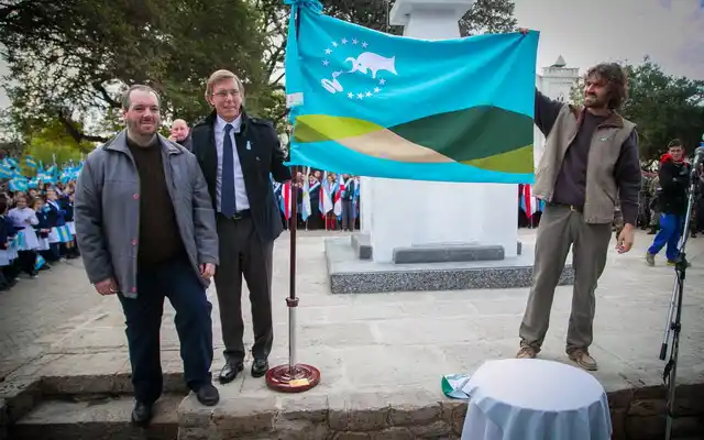 En el Día de la Bandera se presentó por primera vez la insignia de Gualeguaychú