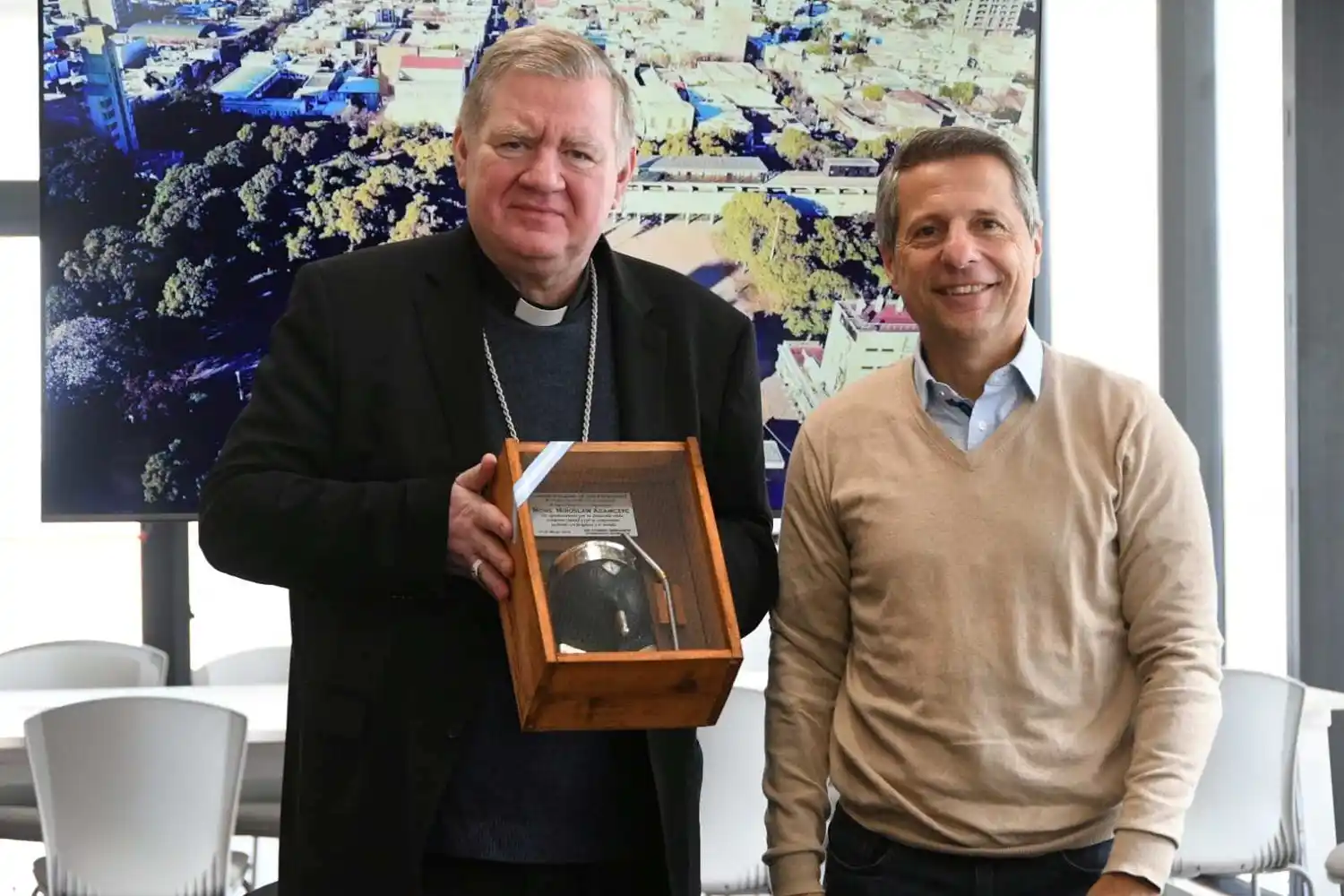 El intendente Bernarte recibió al nuncio apostólico en la Argentina