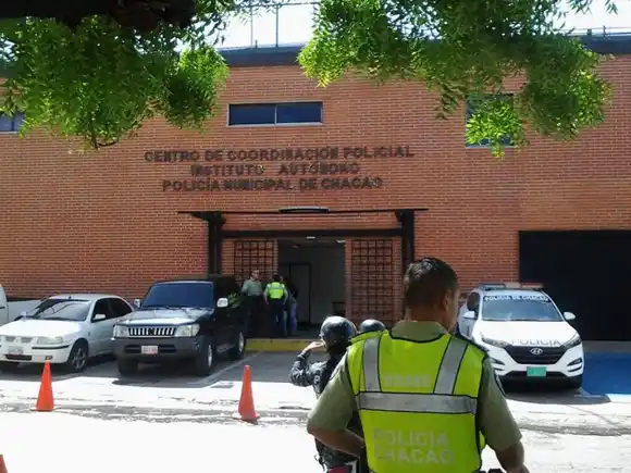 DESNUDOS Y ANBANDONADOS: PoliChacao rechaza maltrato de policías contra personas en situación de calle