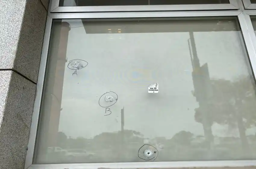 Balacera al Distrito Sudoeste: «Notamos una desprolijidad en cómo se manejó la escena del hecho que nos preocupa», afirmó la fiscal