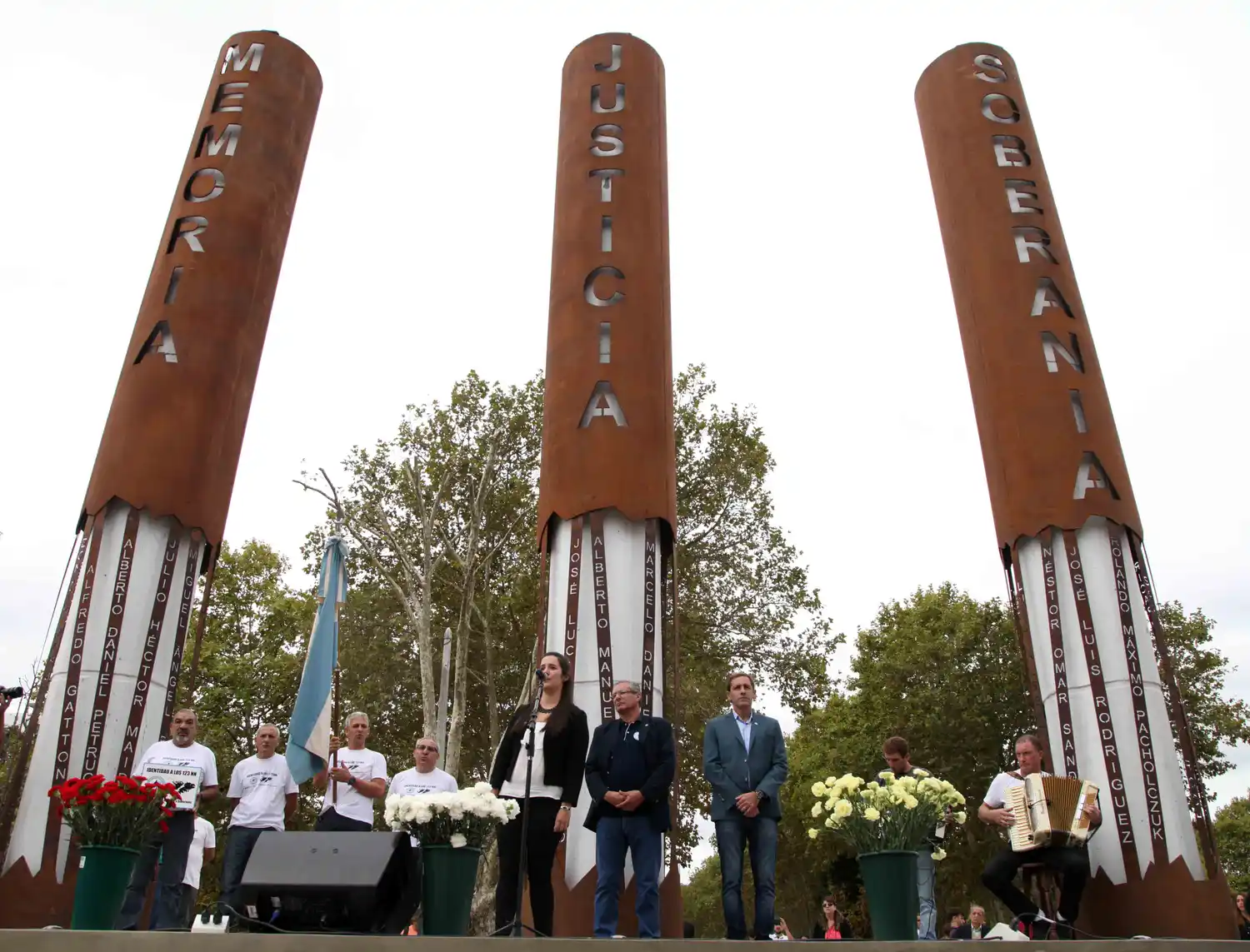 La Plata: Garro inauguró el monumento en homenaje a los caídos en Malvinas